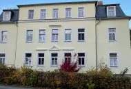 Bestandsimmobilie Freital, Außenansicht des Mehrfamilienhauses (frontal)