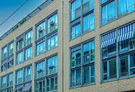 Bestandsimmobilie Dresden-Neustadt, Außenansicht des Objekts (halbfrontal) mit Himmel