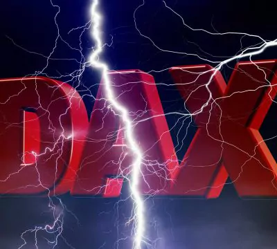 "DAX", in roter Schrift und inmitten von Blitzen