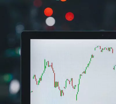 Aktienchart auf einem Bildschirm