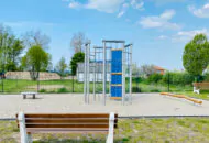 Ferienimmobilie Boltenhagen, Spielplatz mit Bank
