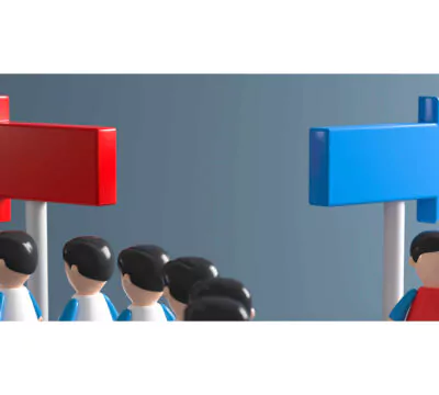 roter Pfeil (rechts) dem mehrere Spielfiguren folgen, blauer Pfeil (links) dem nur eine Spielfigur folgt